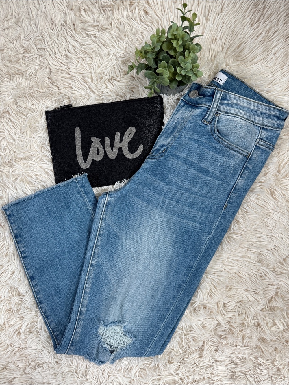 Vervet Straight Leg Distressed Cropped Jeans 💗 Light Wash